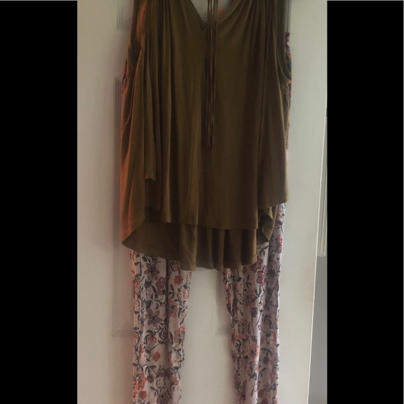 Free People top with great detail work SZ Medium - Picture 8 of 8